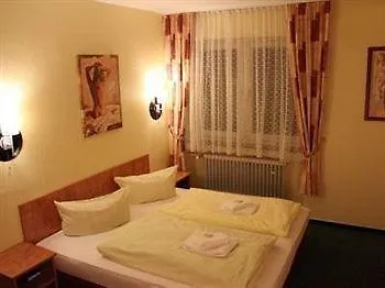 Hotell Holl 2*