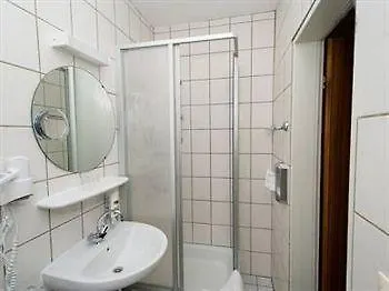 Holl Hotell 2*